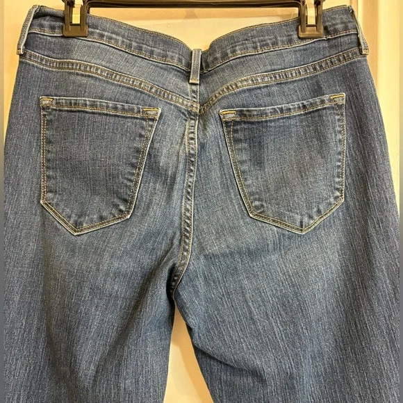 Jeans 3 for $20! Women’s Old Navy Distressed Curvy Skinny Jeans - Picture 5 of 7